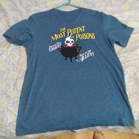 Poison Specialist Staff T-shirt - Picture 1 of 2